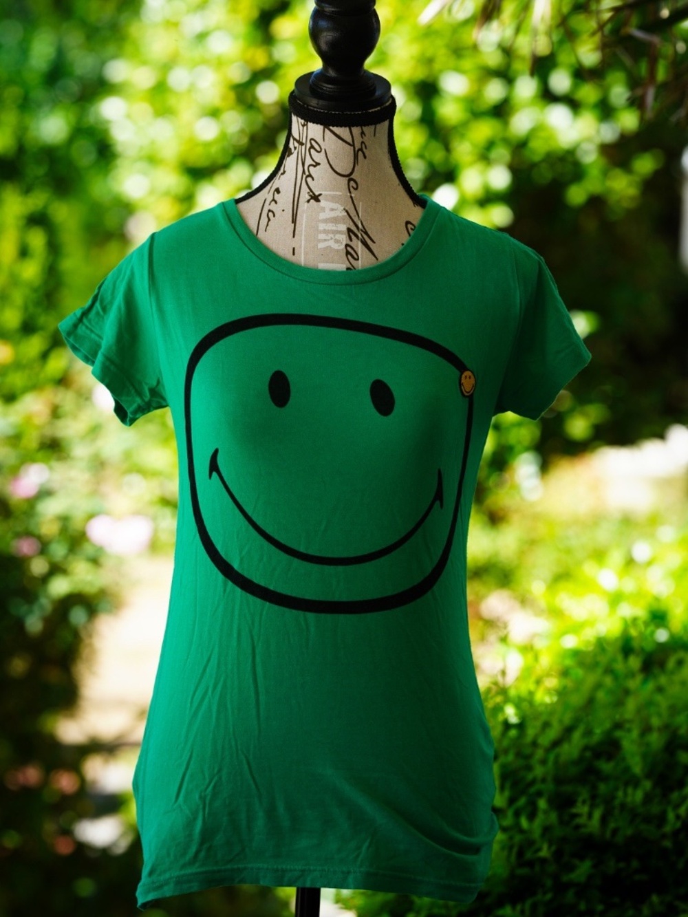 Smiley Happy Connection Green Smiley Face Graphic Tee – Size Small